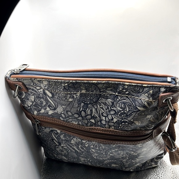 SAKROOTS CROSSBODY/SHOULDER BAG-NAVY/WHITE DESIGNS-LEATHER LIKE ACCENTS - Picture 4 of 9